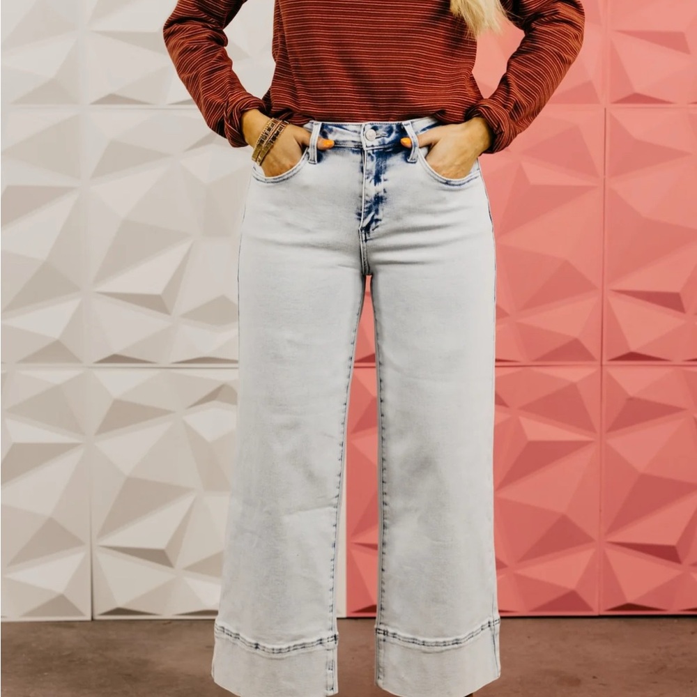 Kan-can Light Blue Wide-Leg Jeans